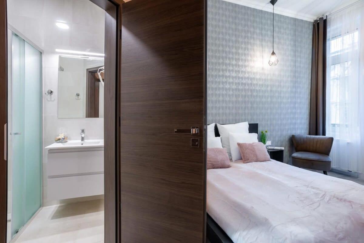 Extra Central And New Studio Будапеща Екстериор снимка